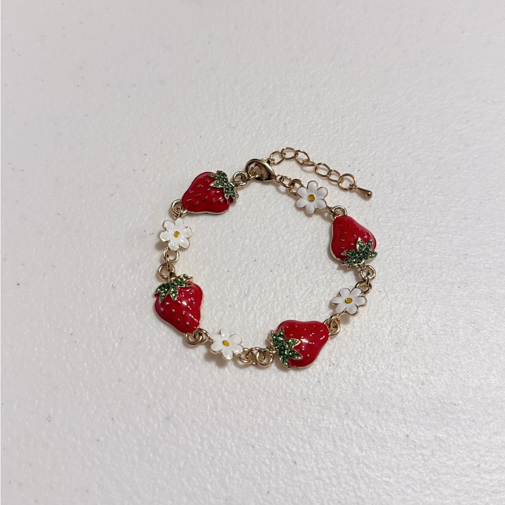 ⚜️ Strawberry Bracelet with Gold and White Details 🍓🌼 - Picture 8 of 8